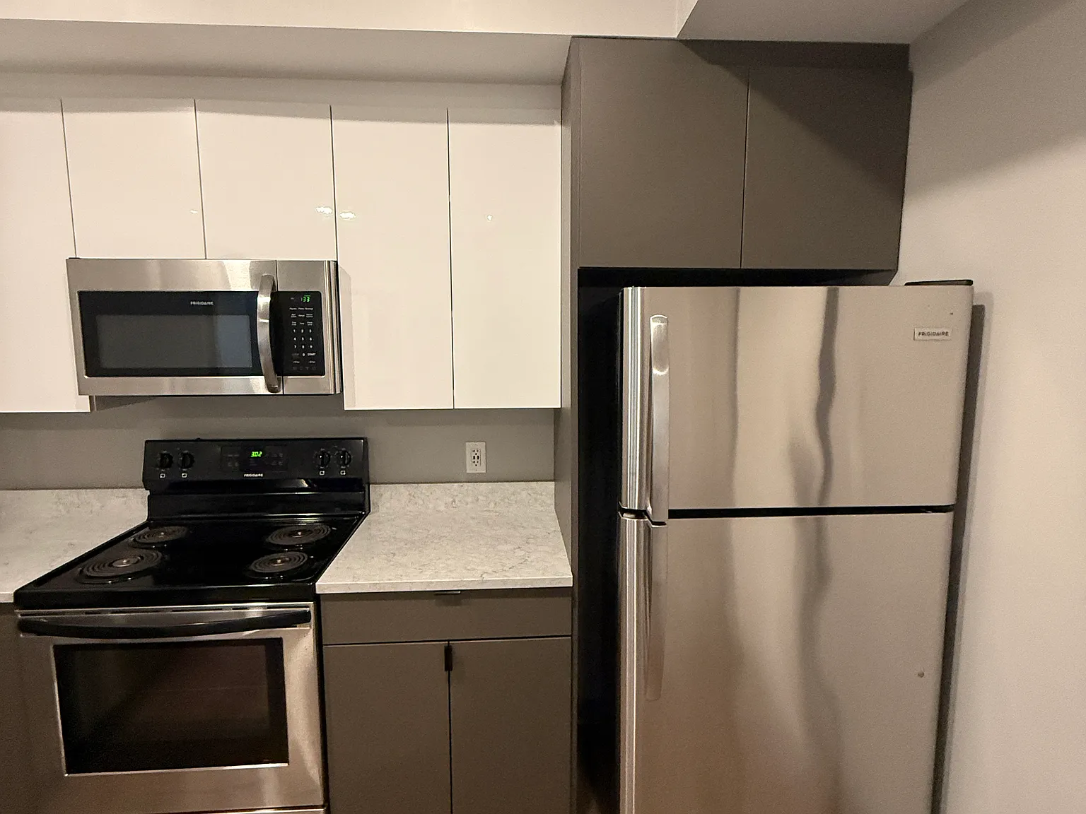 2 bed, 1000 sqft, $4,000 — Photo 3