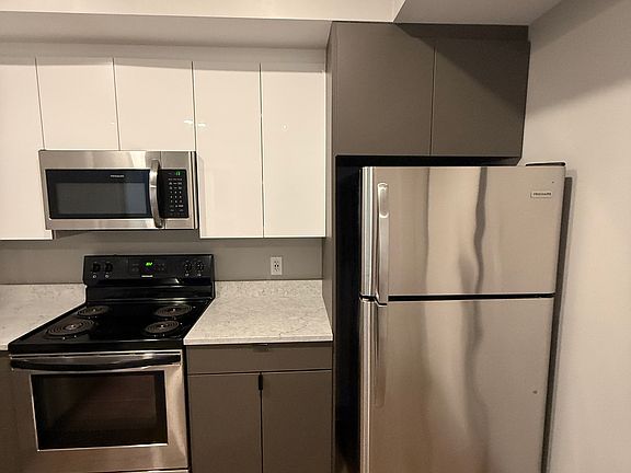 3rd image of 40 Symphony Rd APT 2