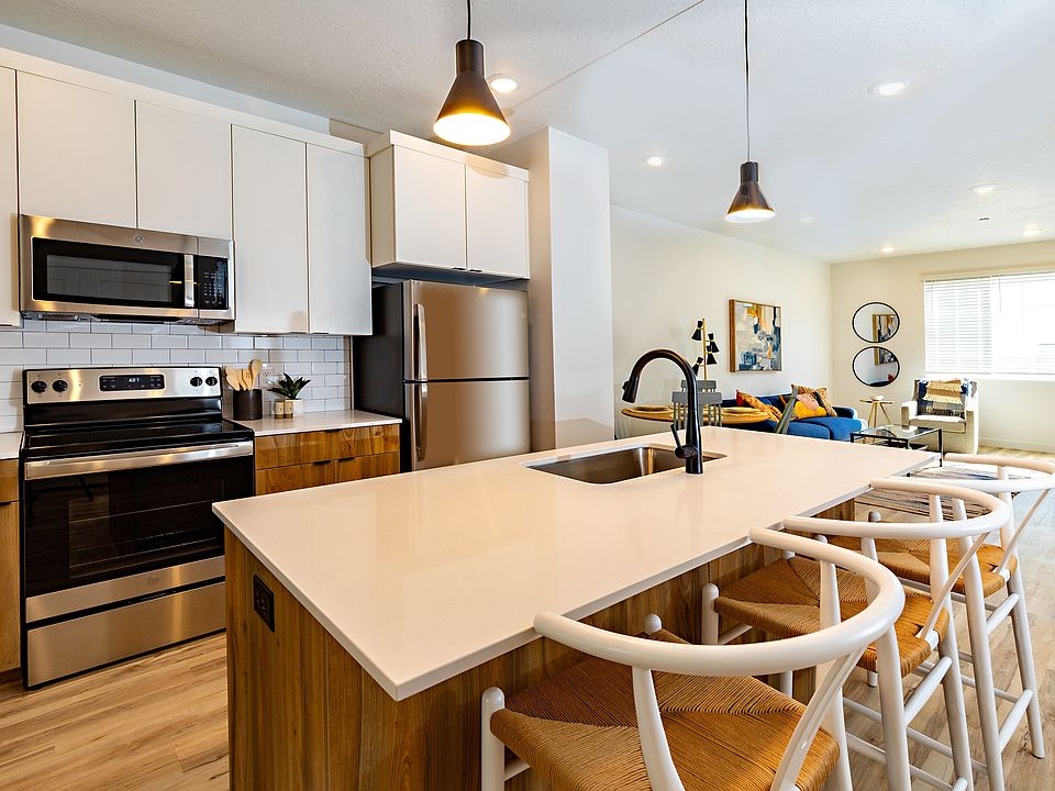Towns at River's Edge - Kitchen Island
