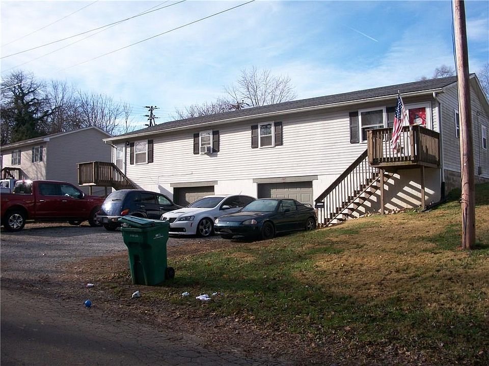 1st image of 146 Dewey Ave #148