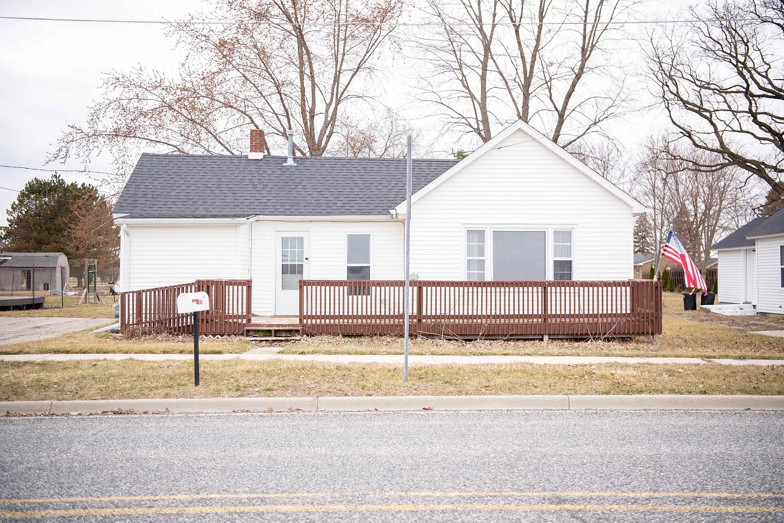 545 N Midland St photo 1