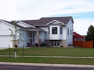 3201 37 1/2 Ave S, Fargo, ND 58104