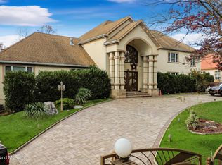 724 Todt Hill Rd, Staten Island, NY 10304