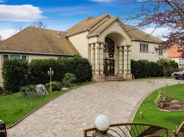 724 Todt Hill Rd, Staten Island, NY 10304