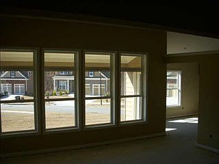 4th image of 1006 Westmoreland Ln