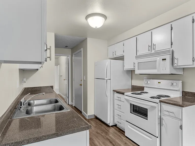 Irving Place Apartments — Photo 26