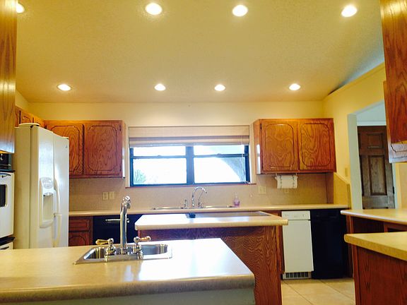 3rd image of 1724 La Villa Cir