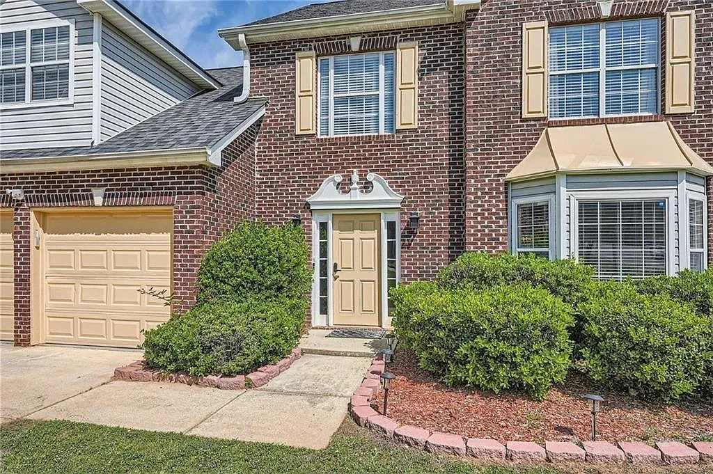 4 bed, 3.5 bath, 2451 sqft, $2,650 — Photo 3