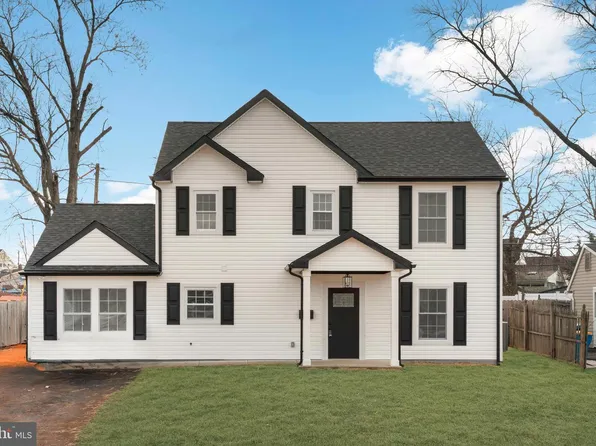 122 Ivy Hill Rd, Levittown, PA 19057