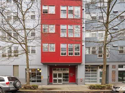 827 Hiawatha Place S UNIT 303, Seattle, WA, 98144