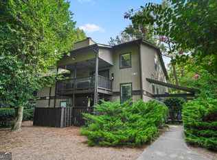906 River Run Dr, Sandy Springs, GA