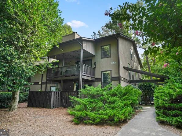 906 River Run Dr, Sandy Springs, GA 30350