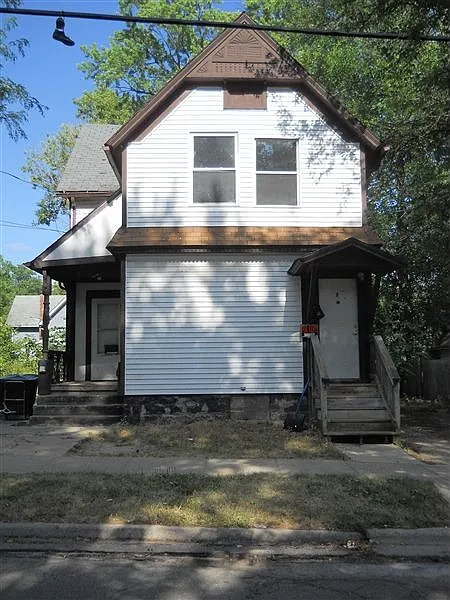 1025 Williams