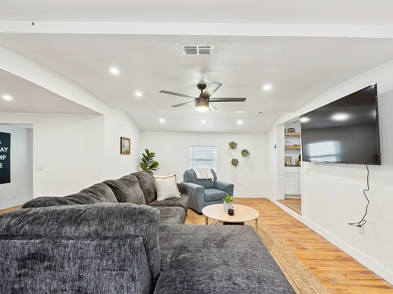 229 Sherman Dr — Photo 3