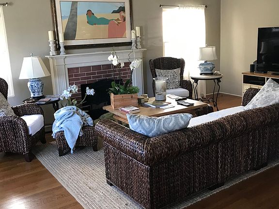 Large living room. Spacious and welcoming.