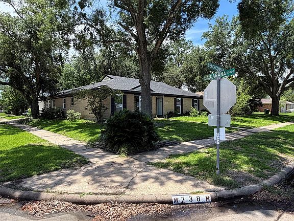 2nd image of 738 Beachcomber Ln