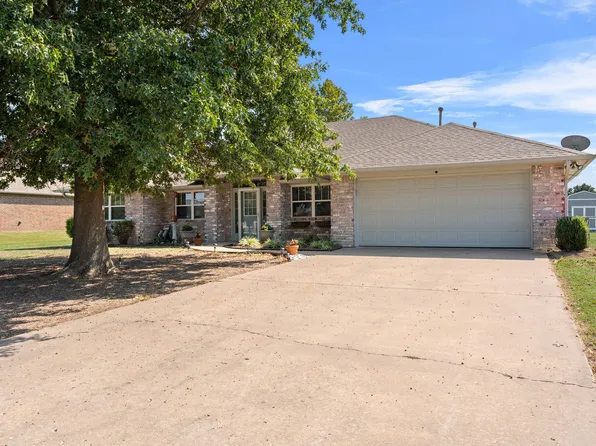 502 E 9th St, Grove, OK 74344