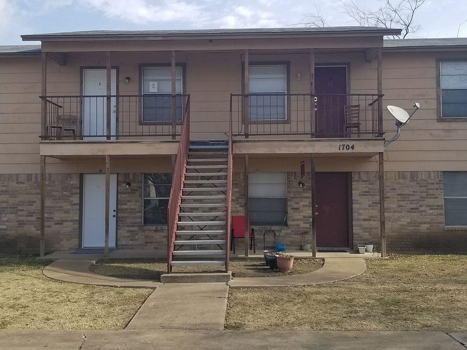 1st image of 1704 Cedarhill Dr APT D