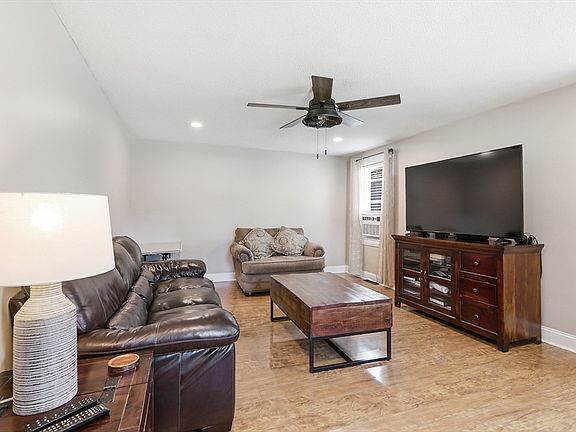 4th image of 1 Oak St