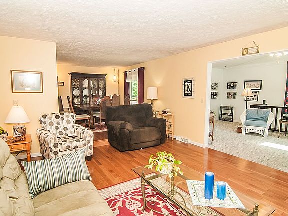 3rd image of 437 N Park Hill Dr
