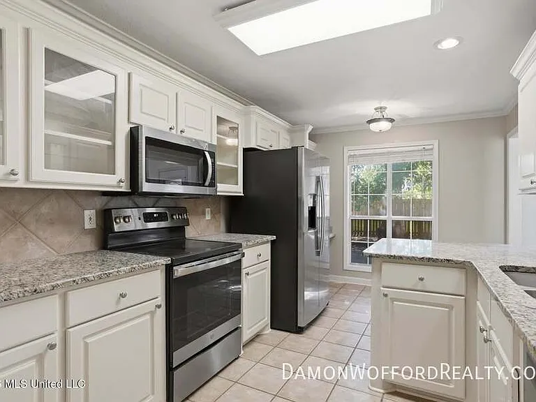 139 Hunters Row — Photo 10