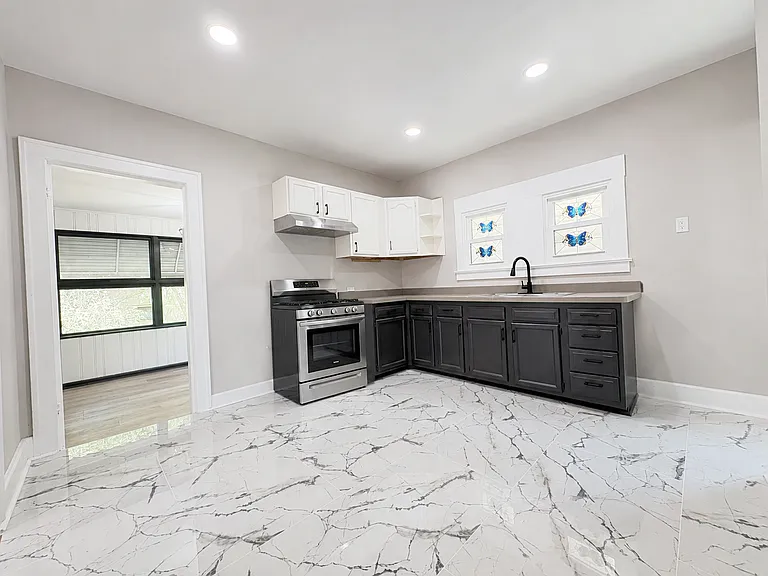901 Woodsdale Ave — Photo 21