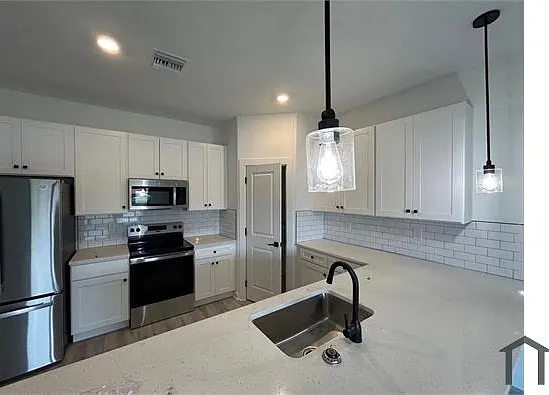 1128 Bismarck Rd — Photo 1