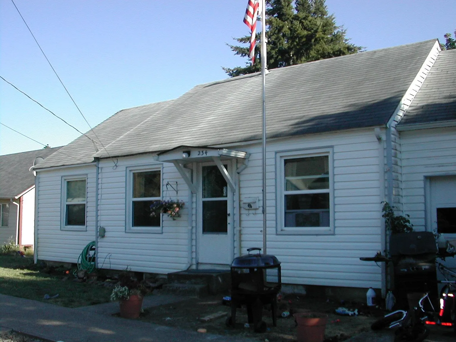 234 NW Sherman St photo 1
