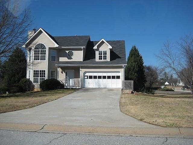 1st image of 620 Ashton Manor Dr
