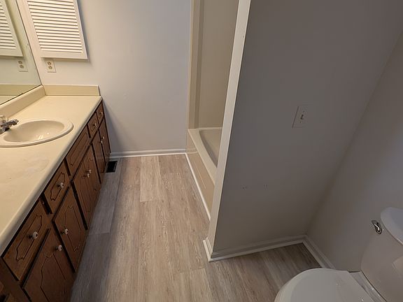 3rd image of 116 Edgefield Rd APT 1