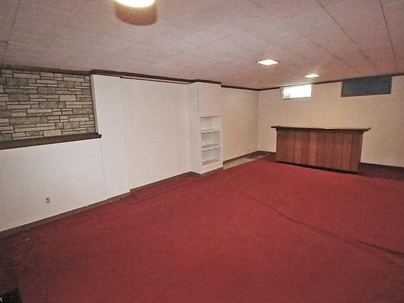 4th image of 448 Meadow Ln