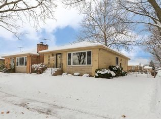 7524 E Prairie Rd, Skokie, IL 60076