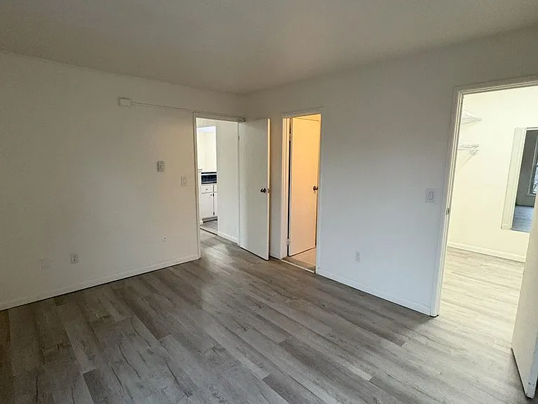 University Park Apartments near Cornell University — Photo 164