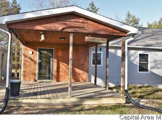 525 E Main St, Pleasant Plains, IL 62677
