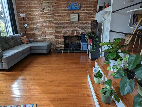 4th image of 806 N Calvert St APT 1