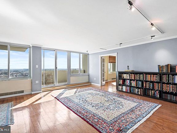 3rd image of 604 S Washington Sq APT 1917