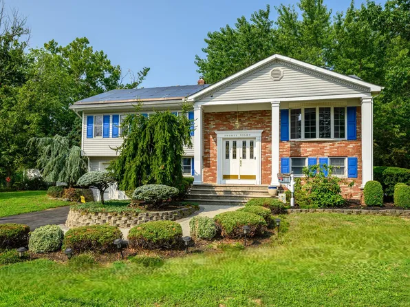 28 Chestnut Hill Rd, Howell, NJ 07731