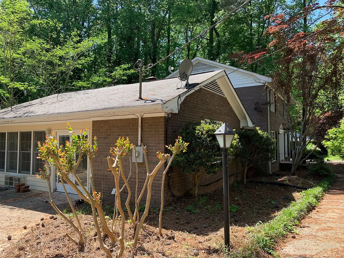 Building Photo - 200 Rollingwood Dr