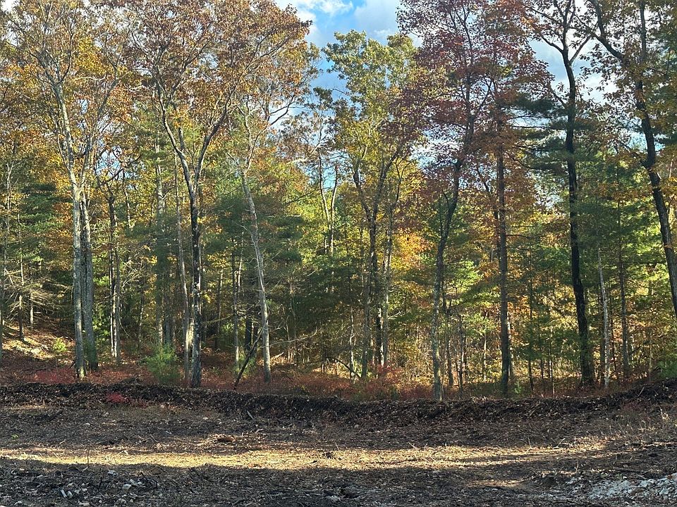 2nd image of 130 Fall Ln