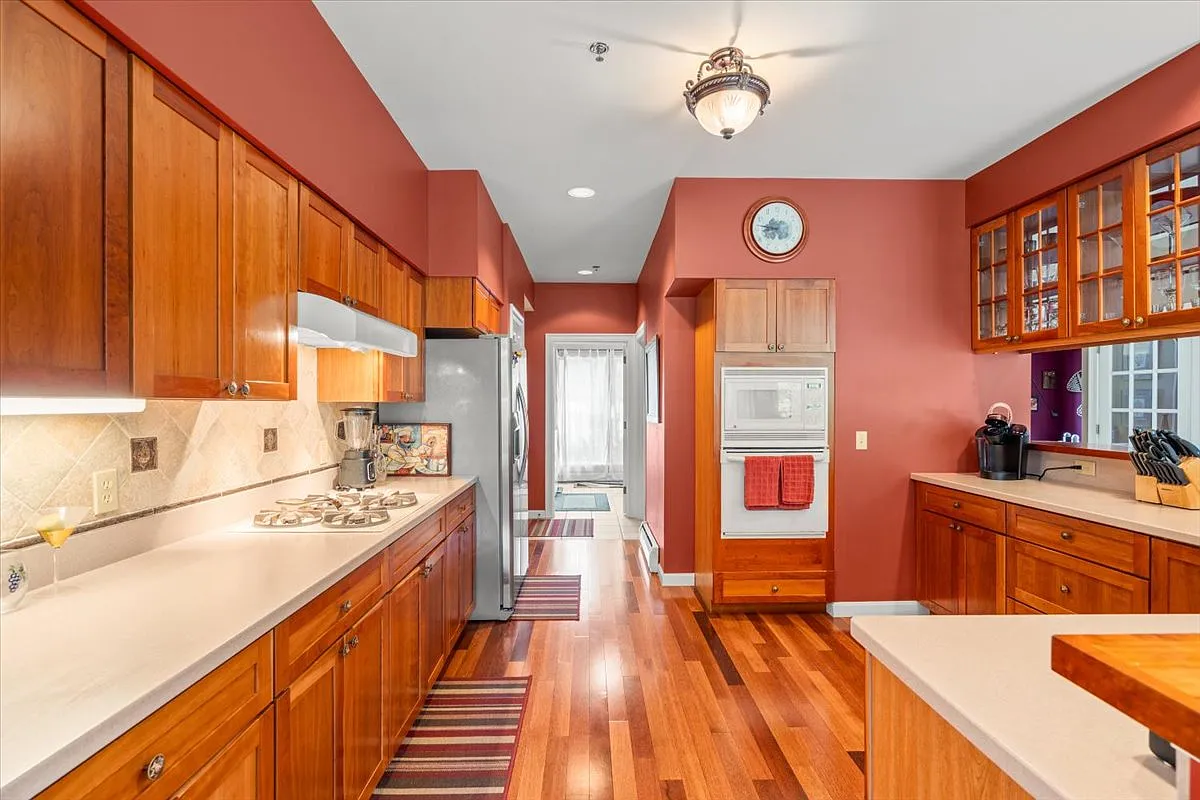 4 bed, 3900 sqft, $7,000 — Photo 4