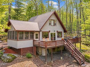 232 Basswood Dr, Hawley, PA 18428