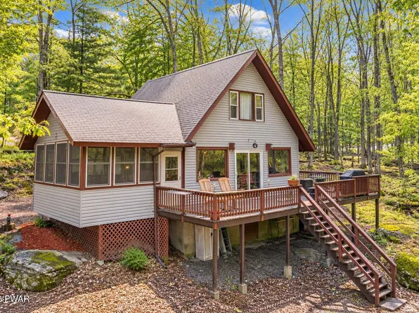 232 Basswood Dr, Hawley, PA 18428