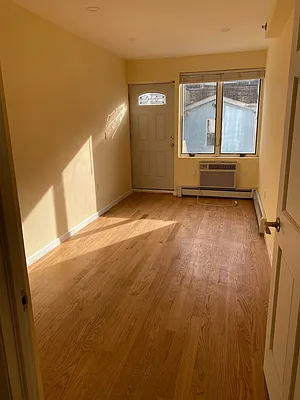 Rented by Hudson Exclusive Inc | media 43