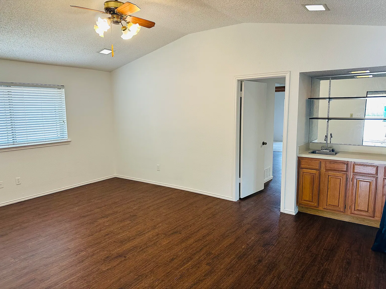 3 bed, 1667 sqft, $2,450 — Photo 4