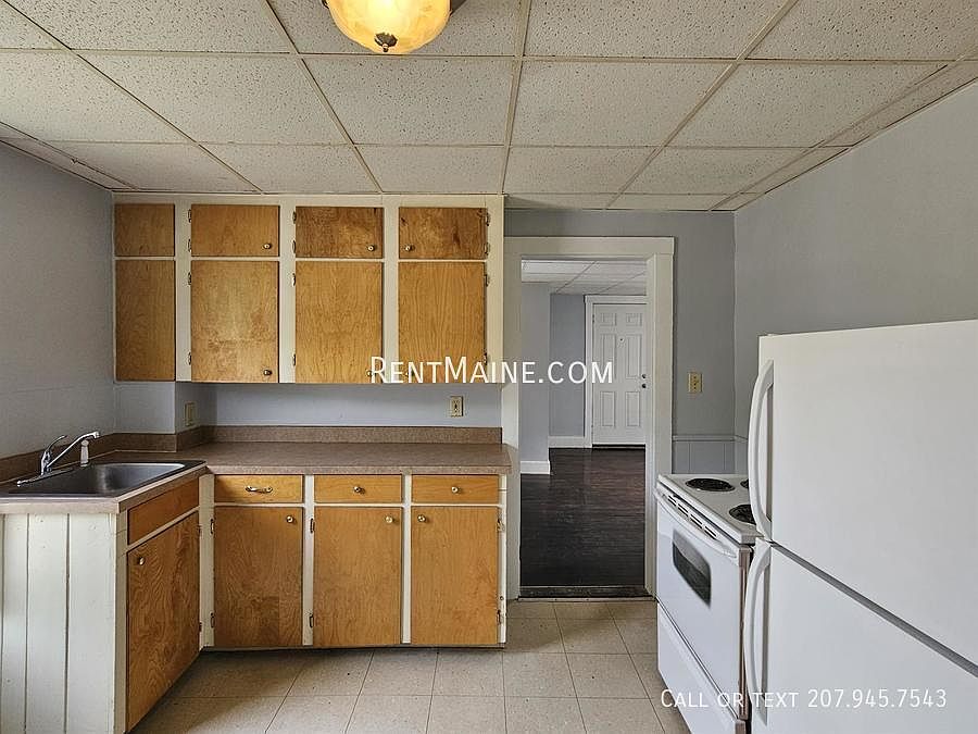 1st image of 64 Elm St APT 3