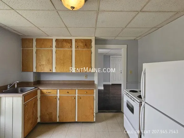 64 Elm St APT 3, Auburn, ME 04210