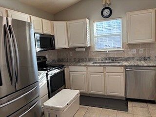 4th image of 280 Lake Chateau Dr