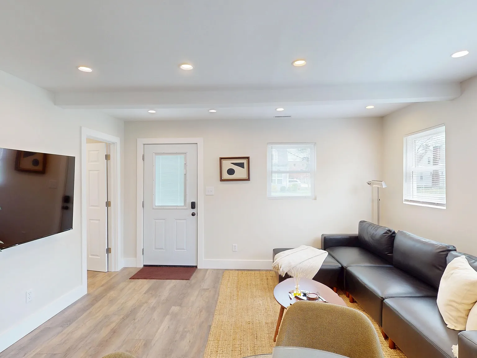 2 bed, 1000 sqft, $2,150 — Photo 3
