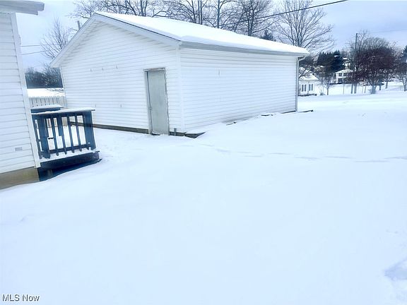 3rd image of 336 Brown St