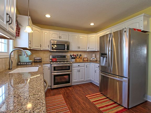 2nd image of 745 Meadowbrook Ln